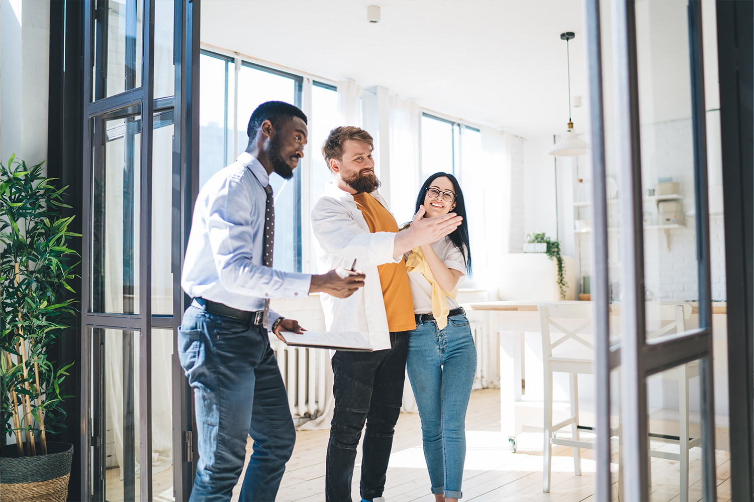 Snagging vs. Surveying: What’s the Difference and When Do You Need Both?